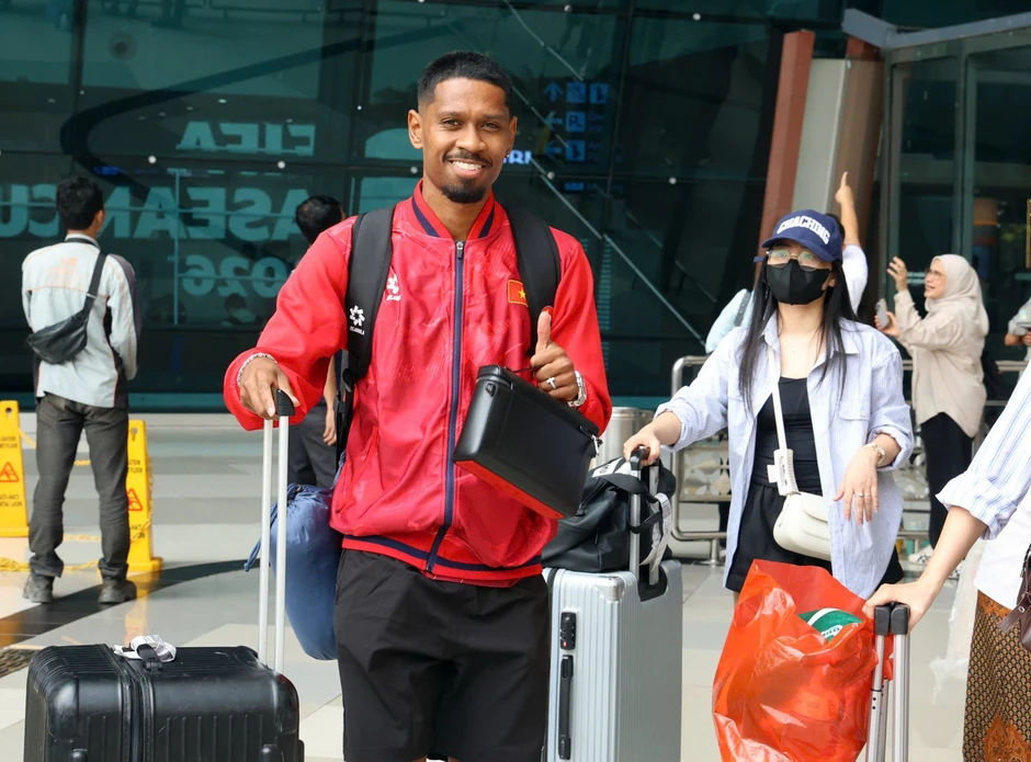 Tuyển Việt Nam đổ bộ tới Indonesia, hứa vô địch FIFA ASEAN Cup