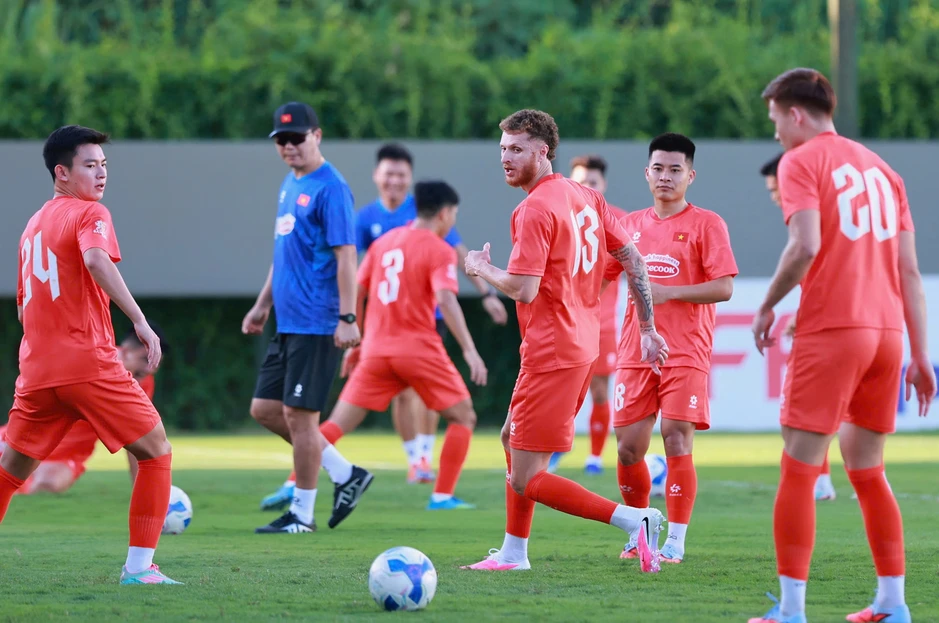 Tuyển Việt Nam: Trong cái khó là cơ hội của HLV Kim Sang Sik
