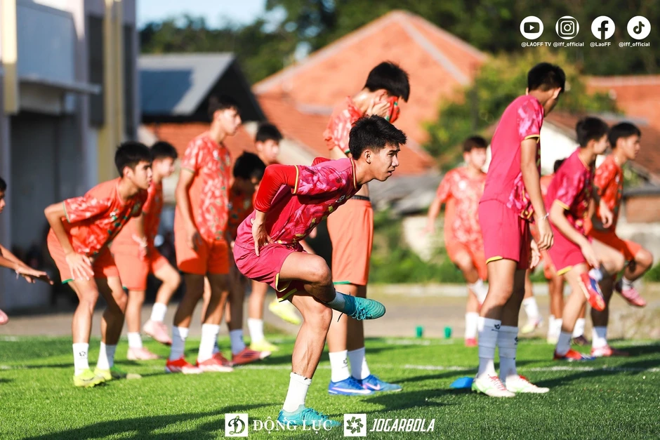 U17 Lào được thưởng lớn sau khi lọt vào bán kết giải Đông Nam Á U17 Lào được thưởng lớn sau khi lọt vào bán kết giải Đông Nam Á
