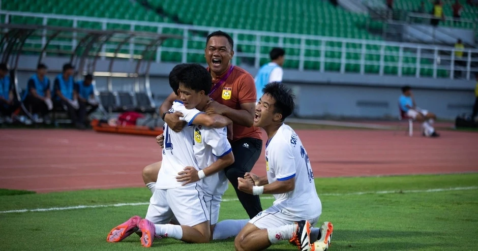 U17 Lào được thưởng lớn sau khi lọt vào bán kết giải Đông Nam Á U17 Lào được thưởng lớn sau khi lọt vào bán kết giải Đông Nam Á