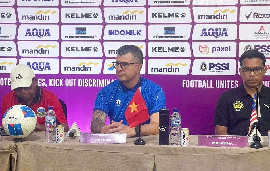 U17 Việt Nam khởi đầu hoàn hảo với chiến thắng 4-0 trước U17 Malaysia U17 Việt Nam khởi đầu hoàn hảo với chiến thắng 4-0 trước U17 Malaysia