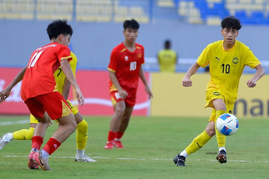 U17 Việt Nam khởi đầu hoàn hảo với chiến thắng 4-0 trước U17 Malaysia U17 Việt Nam khởi đầu hoàn hảo với chiến thắng 4-0 trước U17 Malaysia