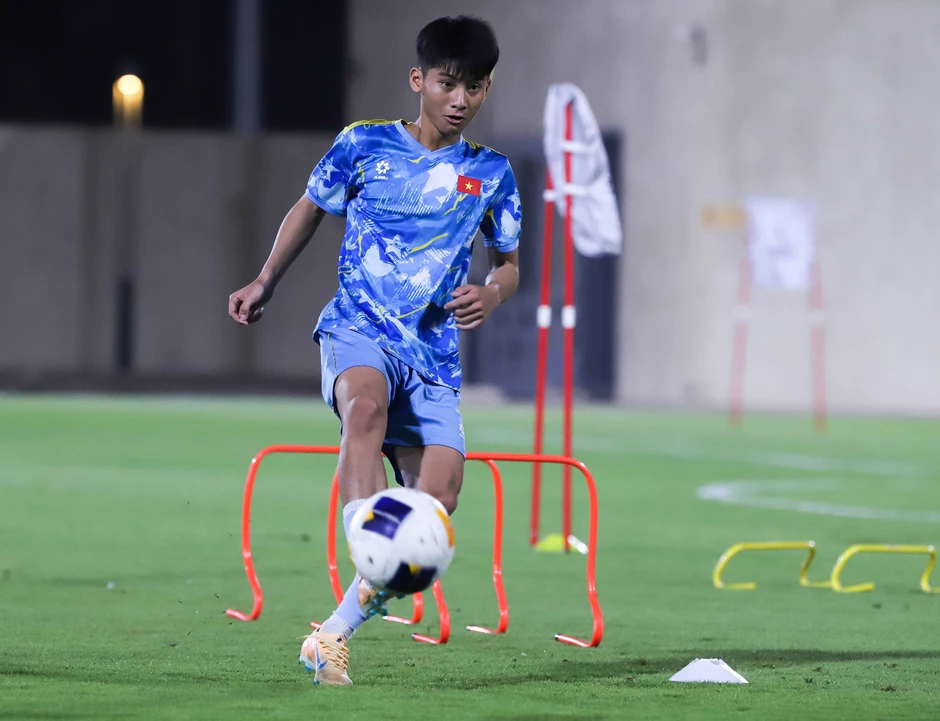 U17 Việt Nam quyết đấu UAE, HLV Cristiano Roland làm điều đặc biệt