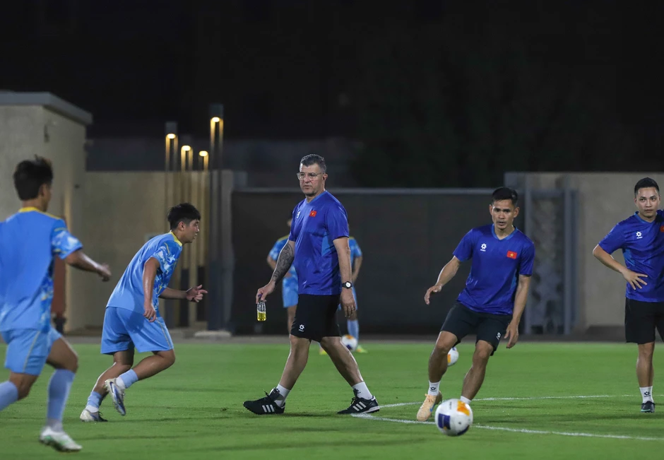 U17 Việt Nam quyết đấu UAE, HLV Cristiano Roland làm điều đặc biệt