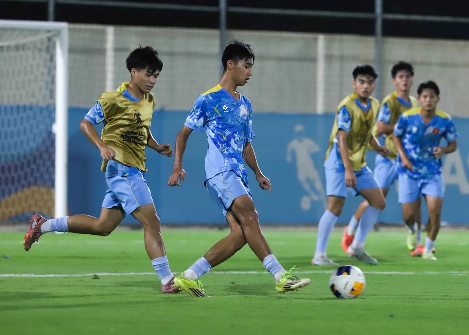 U17 Việt Nam quyết đấu UAE, HLV Cristiano Roland làm điều đặc biệt