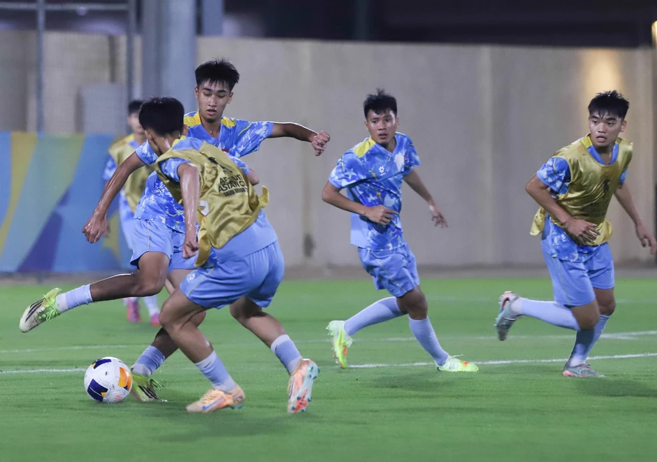 U17 Việt Nam quyết đấu UAE, HLV Cristiano Roland làm điều đặc biệt