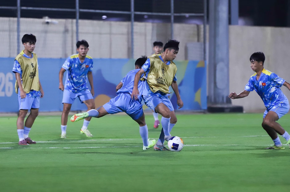 U17 Việt Nam quyết đấu UAE, HLV Cristiano Roland làm điều đặc biệt