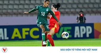 U20 nữ Việt Nam nhận thưởng nóng sau chiến thắng trước U20 nữ Bangladesh