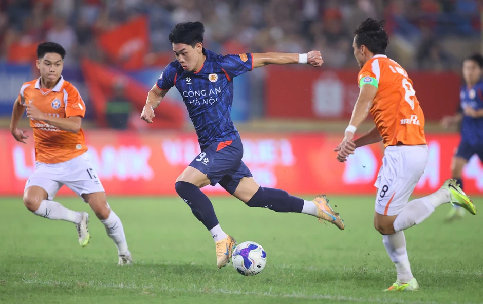 V-League sắp an bài, HLV Kim Sang Sik liệu đã thở phào? V-League sắp an bài, HLV Kim Sang Sik liệu đã thở phào?