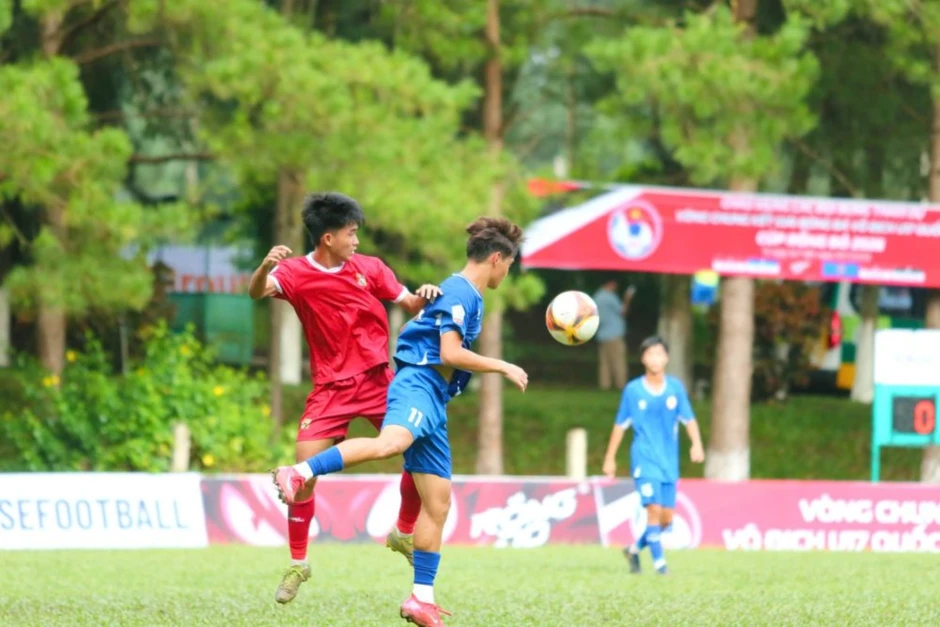 VCK bóng đá U17 quốc gia: Hà Nội FC phô trương sức mạnh