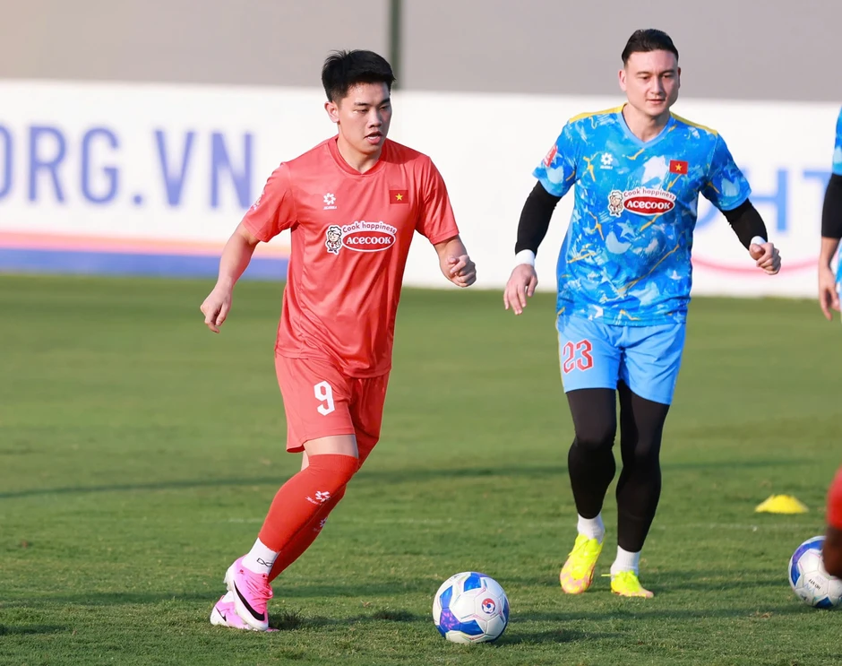 Vì tuyển Việt Nam, Tài Lộc 'nói chuyện' với Xuân Son và Hoàng Hên Vì tuyển Việt Nam, Tài Lộc 'nói chuyện' với Xuân Son và Hoàng Hên