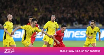 Việt Nam áp sát top 100 FIFA, Malaysia rớt 14 hạng