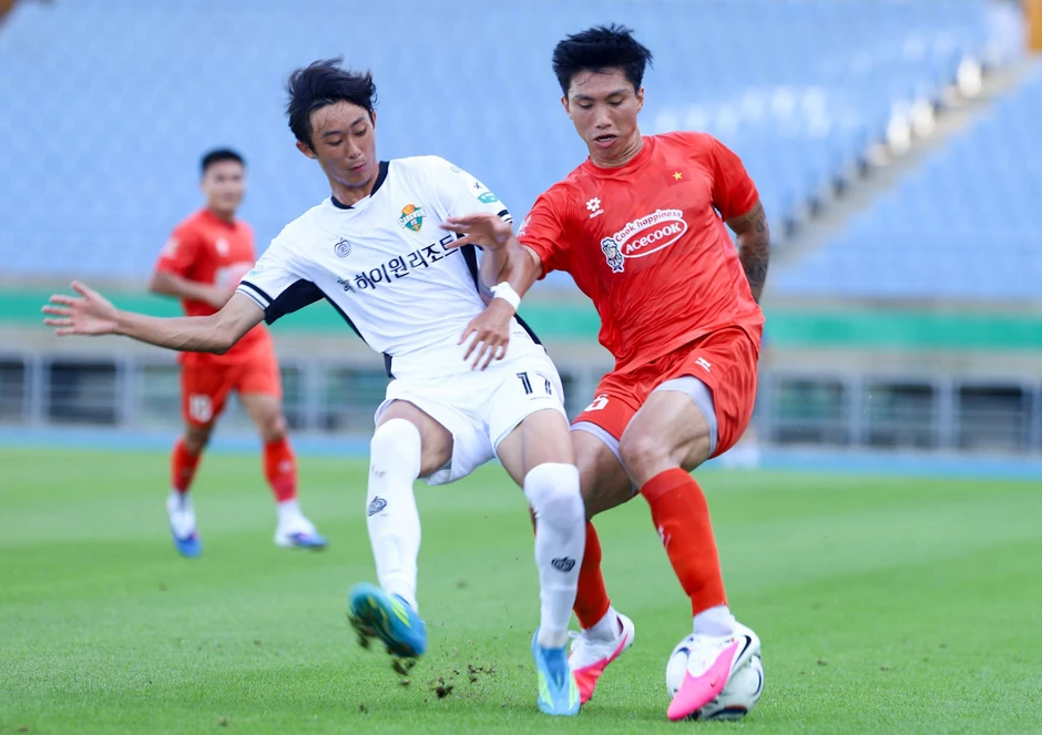 Xuân Son ghi bàn, tuyển Việt Nam toàn thắng ở Hàn Quốc Xuân Son ghi bàn, tuyển Việt Nam toàn thắng ở Hàn Quốc