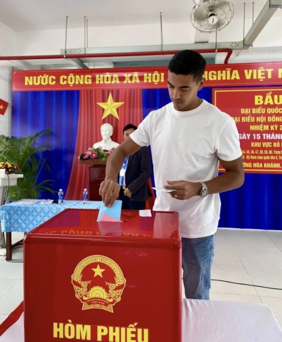 Xuân Son, Hoàng Hên đi bầu cử Xuân Son, Hoàng Hên đi bầu cử