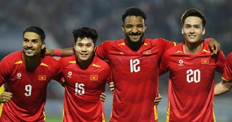 Xuân Son lập cú đúp, tuyển Việt Nam thắng thuyết phục Malaysia