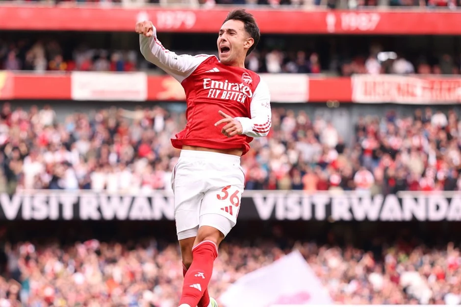 10 khoảnh khắc định hình nên chức vô địch Ngoại hạng Anh của Arsenal