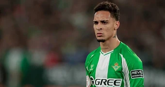 Antony mâu thuẫn với CĐV Real Betis sau trận hòa nghẹt thở