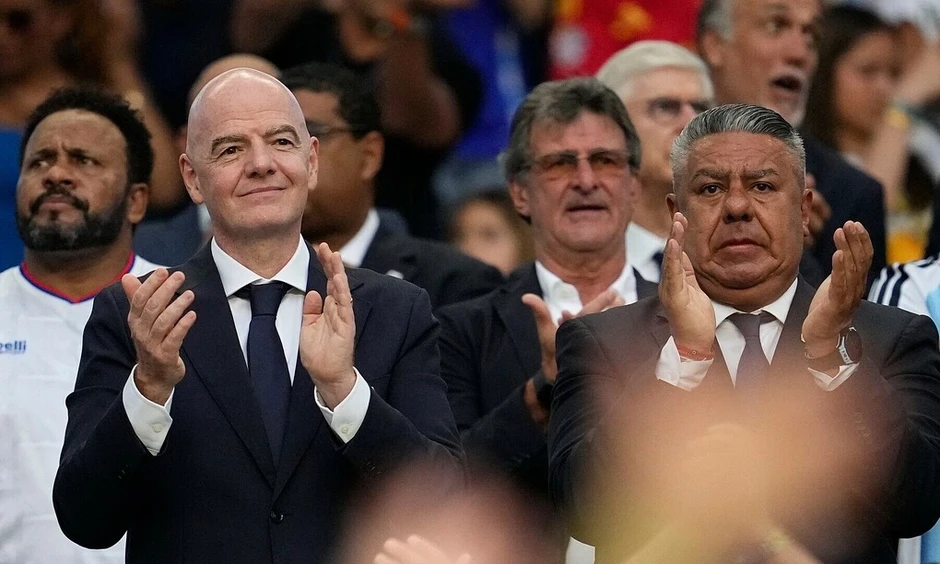 Argentina ủng hộ Chủ tịch FIFA giữa bão chỉ trích Argentina ủng hộ Chủ tịch FIFA giữa bão chỉ trích