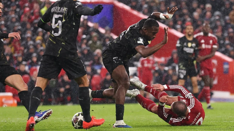 Arne Slot bức xúc vì Liverpool mất penalty trong ngày thua PSG Arne Slot bức xúc vì Liverpool mất penalty trong ngày thua PSG