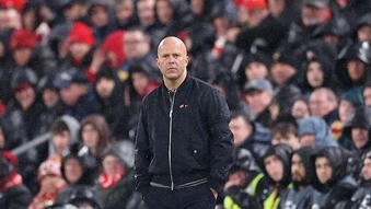Arne Slot bức xúc vì Liverpool mất penalty trong ngày thua PSG