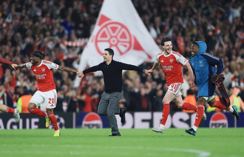 Arsenal ăn mừng phấn khích chưa từng có khi vào chung kết C1 Arsenal ăn mừng phấn khích chưa từng có khi vào chung kết C1