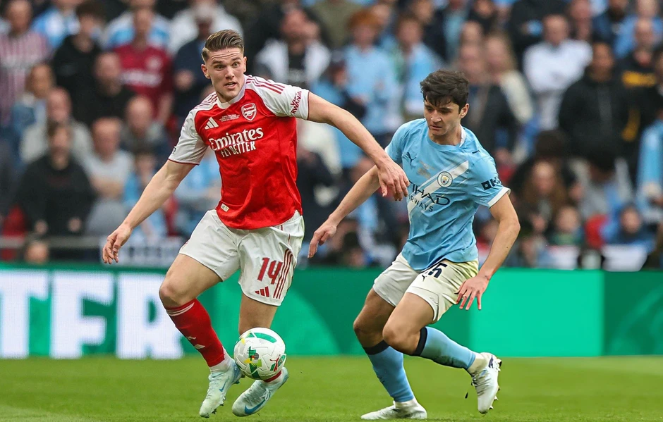Arsenal lao dốc, Man City bứt tốc: Ngôi vương Ngoại hạng Anh đổi chủ? Arsenal lao dốc, Man City bứt tốc: Ngôi vương Ngoại hạng Anh đổi chủ?