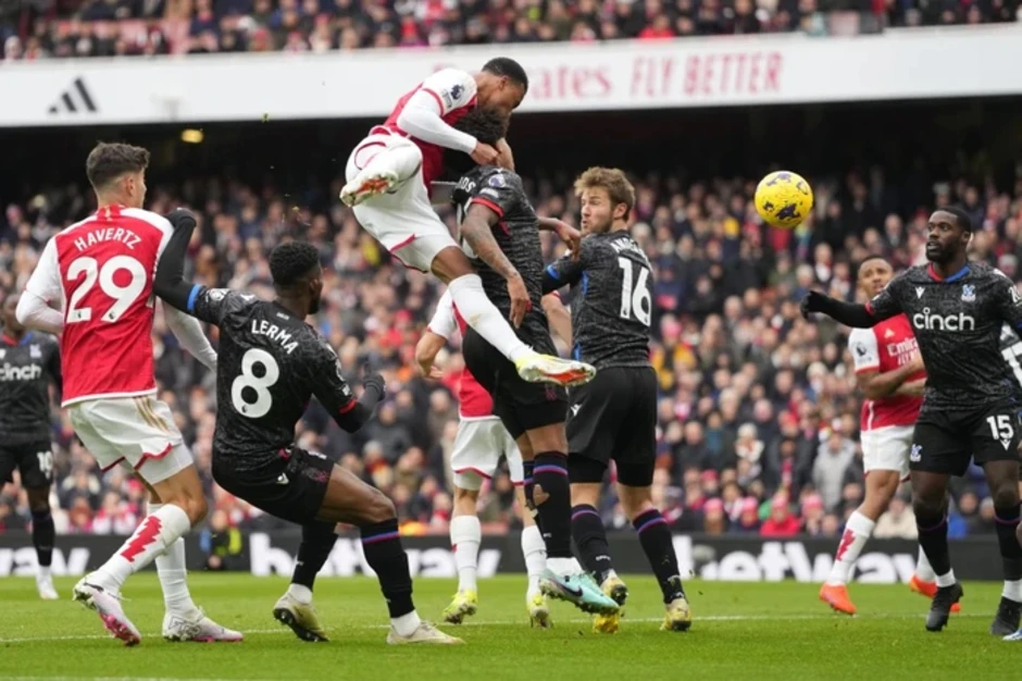 Arsenal “lép vế” trong đội hình kết hợp với Chelsea