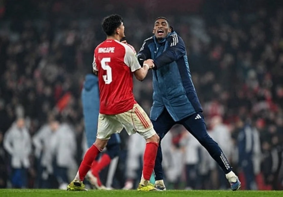 Arsenal “lép vế” trong đội hình kết hợp với Chelsea
