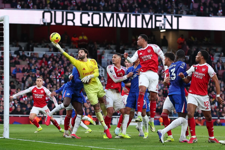 Arsenal thắng Chelsea 2-1: Vũ khí bóng chết và siêu nhân Raya Arsenal thắng Chelsea 2-1: Vũ khí bóng chết và siêu nhân Raya