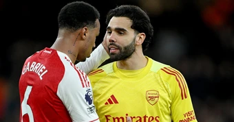 Arsenal thắng Chelsea 2-1: Vũ khí bóng chết và siêu nhân Raya