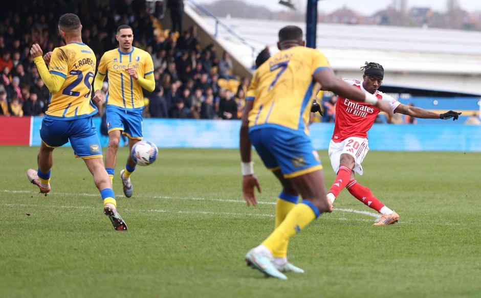 Arsenal thắng hú vía ở FA Cup Arsenal thắng hú vía ở FA Cup