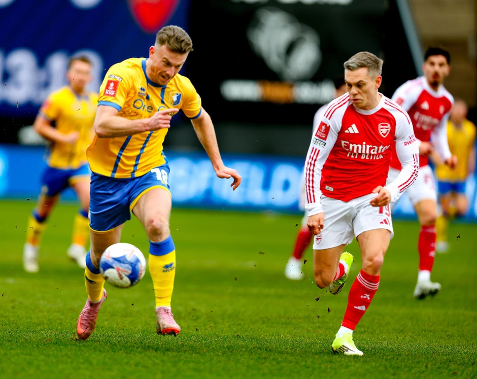 Arsenal thắng hú vía ở FA Cup Arsenal thắng hú vía ở FA Cup