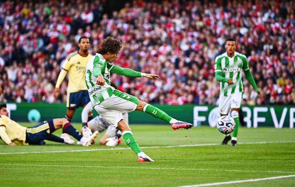 Arsenal thua sốc vì sai lầm của thủ môn Kepa Arsenal thua sốc vì sai lầm của thủ môn Kepa