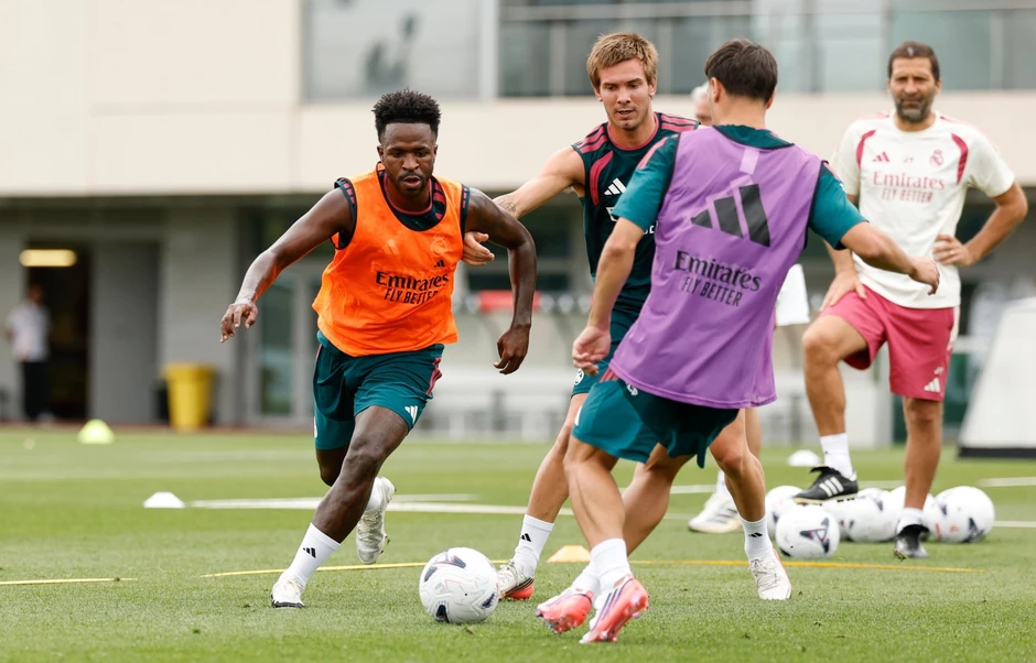 Arsenal vỡ mộng chuyển nhượng 'bom tấn' Vinicius