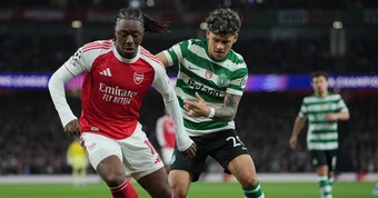 Arsenal vượt qua tứ kết Champions League một cách nhàm chán
