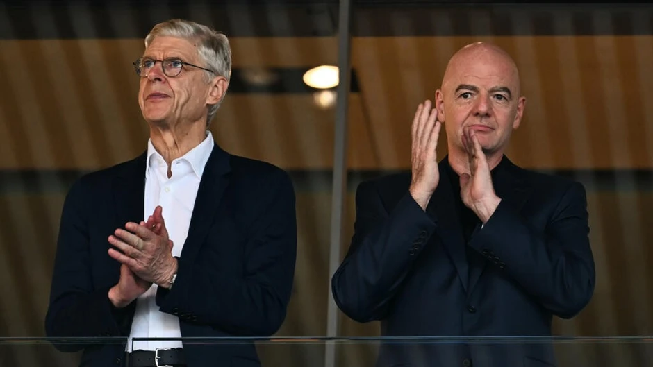 Arsene Wenger cùng nhiều quan chức cấp cao FIFA quay lưng lại với chủ tịch Infantino Arsene Wenger cùng nhiều quan chức cấp cao FIFA quay lưng lại với chủ tịch Infantino