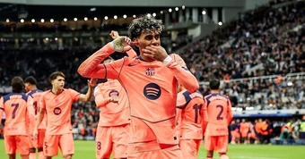 Barca bị chê tơi tả, Hansi Flick nhận sai và hứa chắc nịch