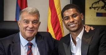 Barca kì kèo đàm phán thương vụ Rashford, MU lấy độc trị độc