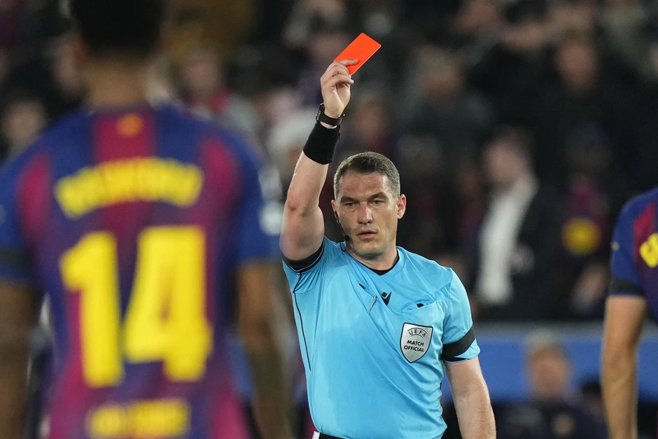 Barca thua Atletico vì bê bối không tưởng của trọng tài Barca thua Atletico vì bê bối không tưởng của trọng tài