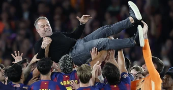 Barca vô địch La Liga: Hansi Flick với đôi mắt Johan Cruyff