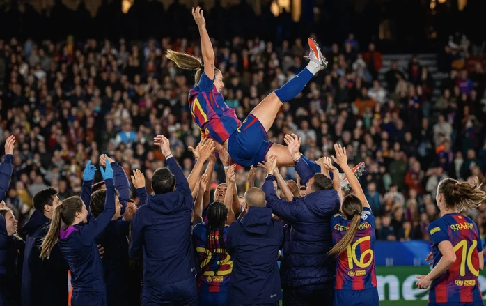 Barcelona chia tay biểu tượng bất tử sau chức vô địch Champions League