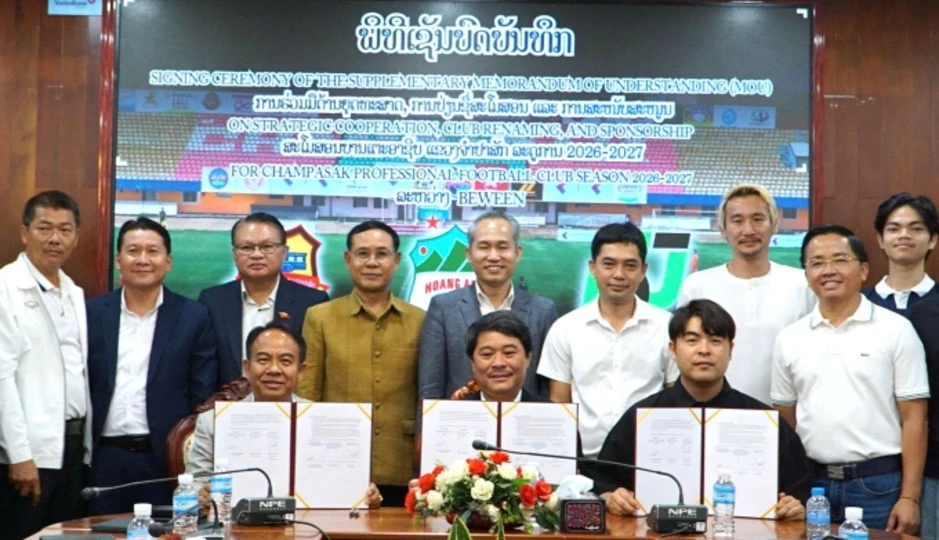 Bầu Đức tài trợ cho đội bóng Lào Bầu Đức tài trợ cho đội bóng Lào
