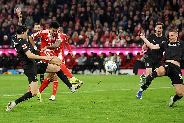 Bayern Munich tiến gần chức vô địch Bundesliga, PSG bất ngờ thua Monaco Bayern Munich tiến gần chức vô địch Bundesliga, PSG bất ngờ thua Monaco