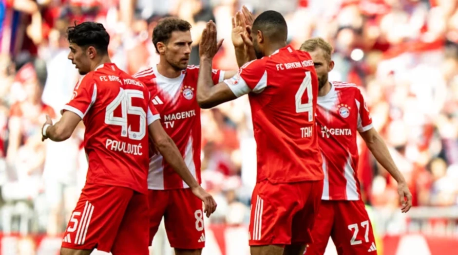 Bayern thoát thua ở phút bù thứ 10 Bayern thoát thua ở phút bù thứ 10