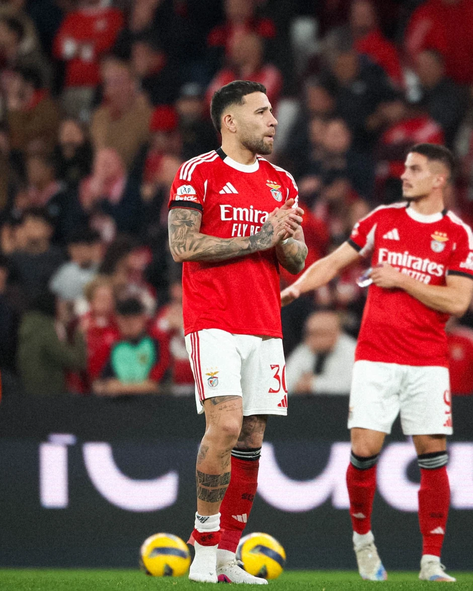 Benfica thoát thua Porto ngoạn mục, HLV Mourinho lại tạo scandal