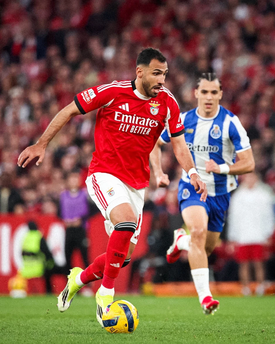 Benfica thoát thua Porto ngoạn mục, HLV Mourinho lại tạo scandal