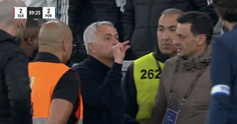 Benfica thoát thua Porto ngoạn mục, HLV Mourinho lại tạo scandal