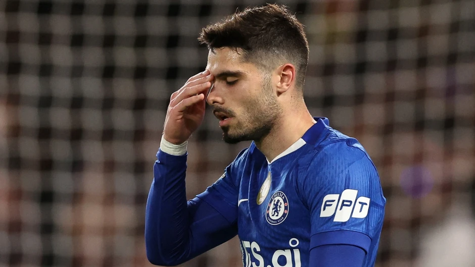 Bị loại khỏi cúp C1 châu Âu, Chelsea gặp thêm khó khăn trong cuộc đua với MU