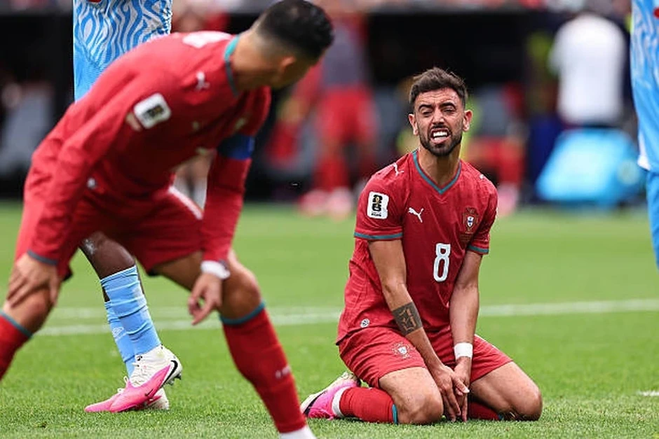 Bồ Đào Nha lục đục nội bộ, C.Ronaldo bị các đồng đội “tẩy chay”? Bồ Đào Nha lục đục nội bộ, C.Ronaldo bị các đồng đội “tẩy chay”?