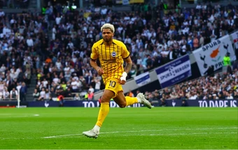 Brighton ghi bàn phút bù giờ, Tottenham nối dài chuỗi 15 trận không thắng